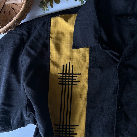 Vintage Steady Classics Clothing Men’s Black and Yellow Bowling Shirt - Picture 4 of 9